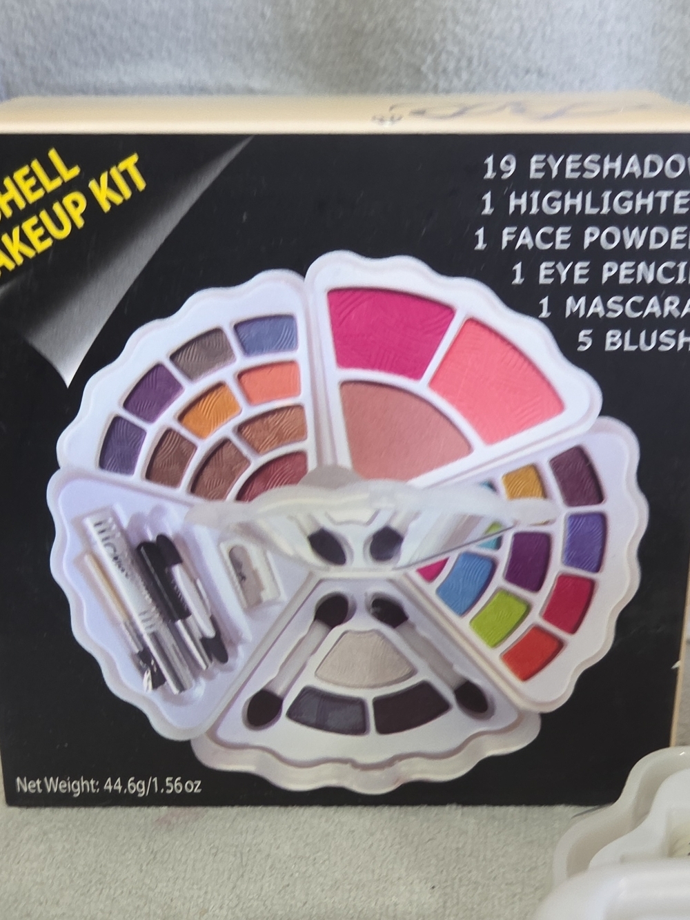 Multi-Color Women’s Makeup Palette - 19 Eyeshadows & Blushes